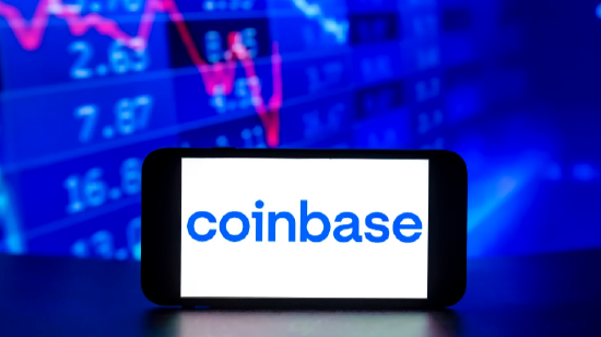 轻松配资炒股 Coinbase被指虚报用户数量 股价大跌 称正与SEC合作解决问题